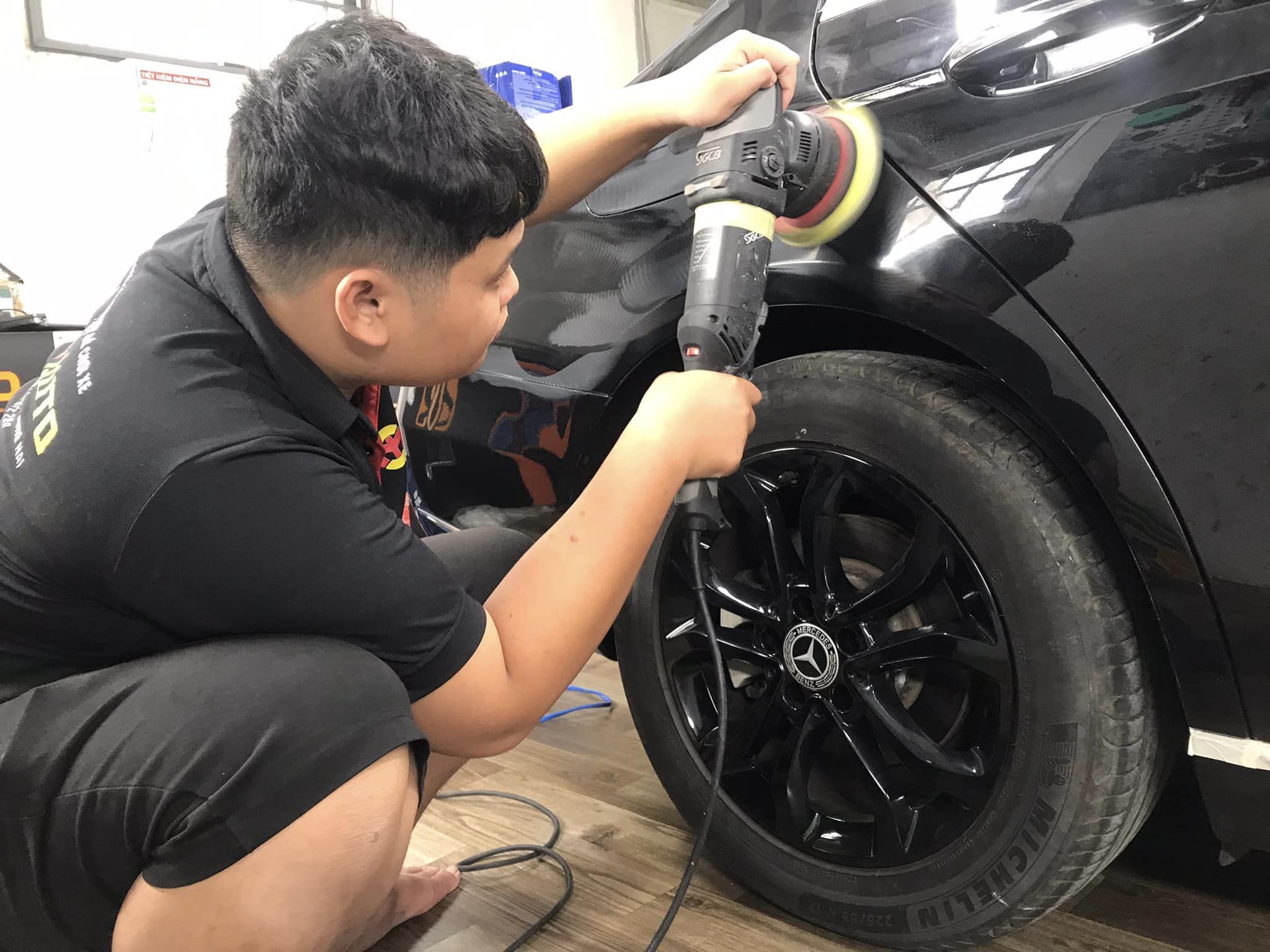đánh bóng hiệu chỉnh sơn xe ô tô Xuân Lộc